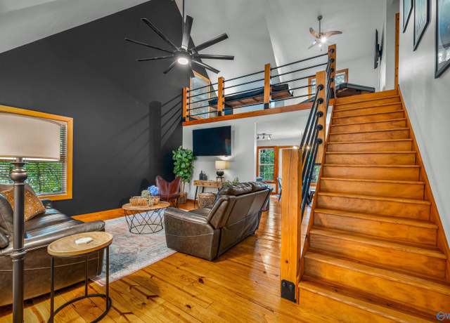 Property at 348 Road 1951, Mentone, AL 35984, 2 beds, 2.5 baths