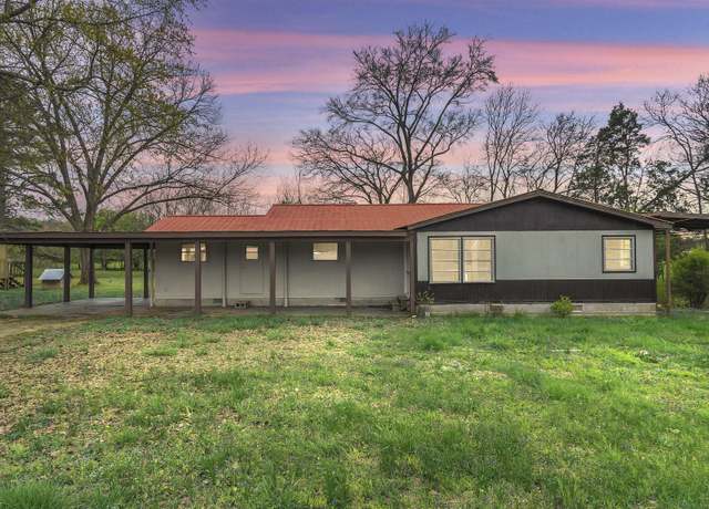 Property at 126 Hurt St, Scottsboro, AL 35769, 3 beds, 2 baths