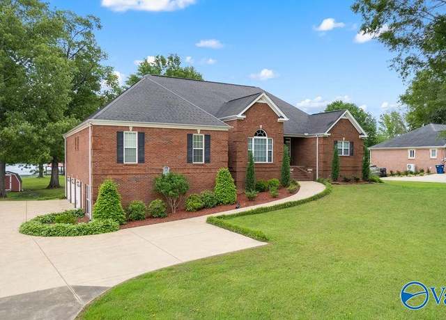 Property at 219 Sharp Dr, Gadsden, AL 35903, 3 beds, 2.5 baths