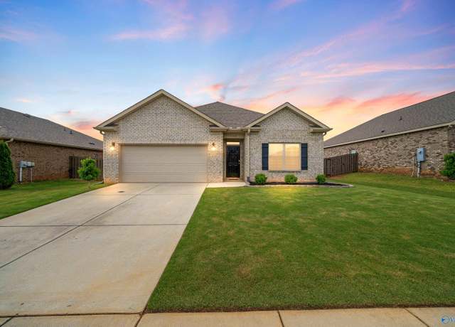 Property at 146 Kingsford St, Meridianville, AL 35759, 4 beds, 2 baths