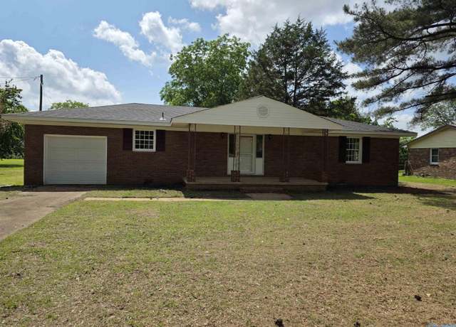 Property at 301 Holloway St NW, Hartselle, AL 35640, 3 beds, 2 baths