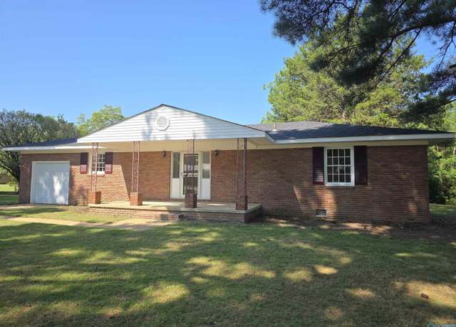 Property at 301 Holloway St NW, Hartselle, AL 35640, 3 beds, 2 baths