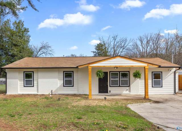 Property at 2118 Medaris Rd NW, Huntsville, AL 35810, 3 beds, 1 bath