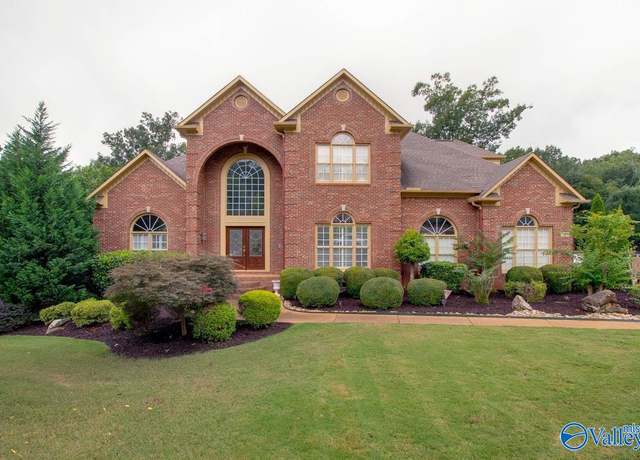 Property at 121 Cheekwood Dr, Huntsville, AL 35758, 4 beds, 5.5 baths