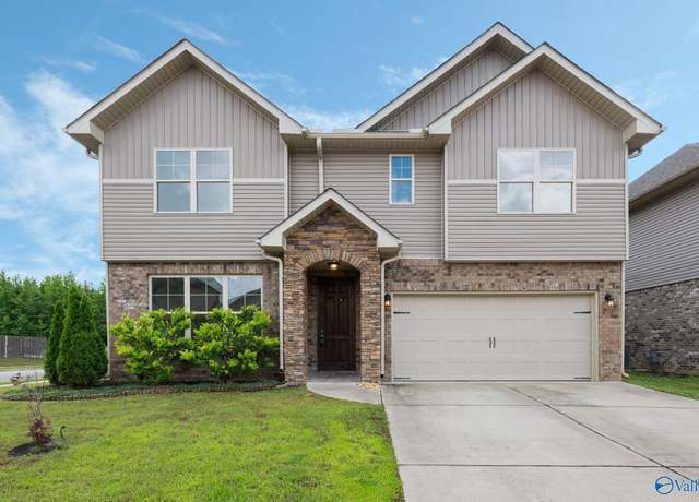 Property at 700 Magnolia Place Ln SW, Hartselle, AL 35640, 5 beds, 3.5 baths