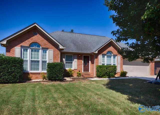 Property at 2801 Revere Ave SW, Decatur, AL 35603, 3 beds, 2 baths