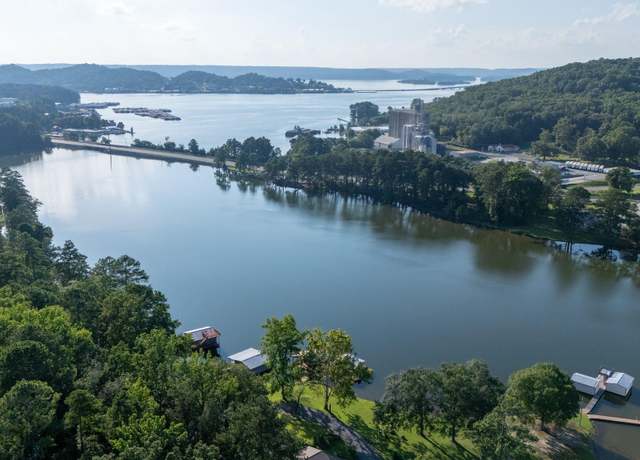 Property at 4125 Hideaway Dr, Guntersville, AL 35976, 5 beds, 2 baths