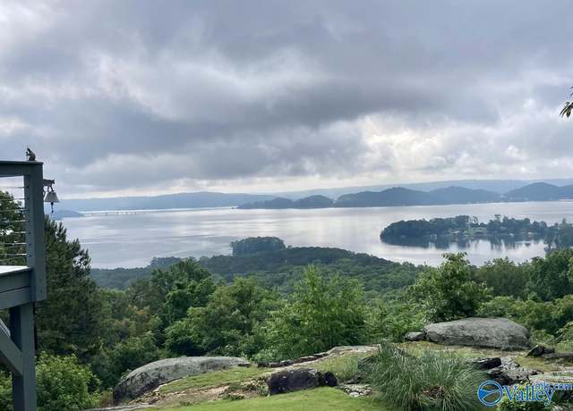 Property at 200 Granada Ln, Guntersville, AL 35976, 5 beds, 2.5 baths