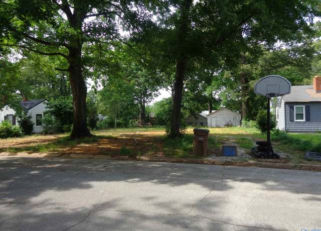 Property at 1620 Enolam Blvd SE, Decatur, AL 35601