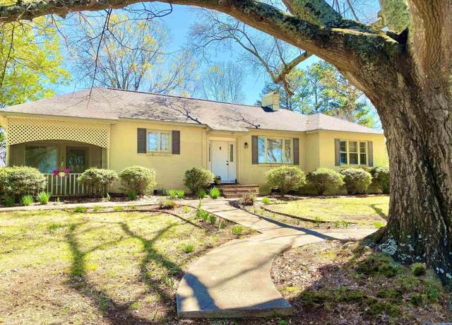 Property at 1309 Whispering Hills Cir, Hartselle, AL 35640, 3 beds, 2 baths