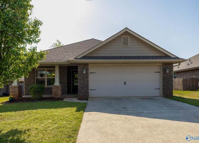 Property at 325 Dovington Dr, Huntsville, AL 35806, 3 beds, 2 baths