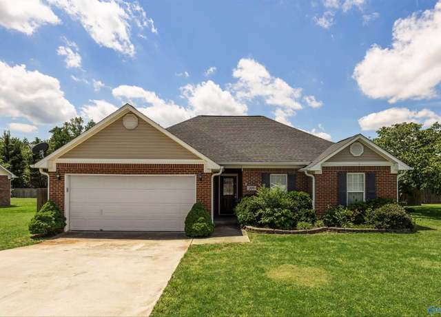 Property at 204 Harlans Cir, Huntsville, AL 35811, 3 beds, 2 baths