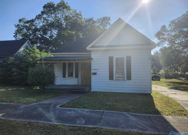 Property at 1725 Walnut Ave, Anniston, AL 36201, 2 beds, 1 bath