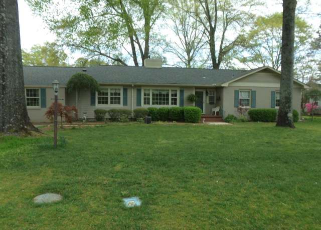 Property at 2014 Eastmeade Ave SE, Decatur, AL 35601, 4 beds, 3 baths