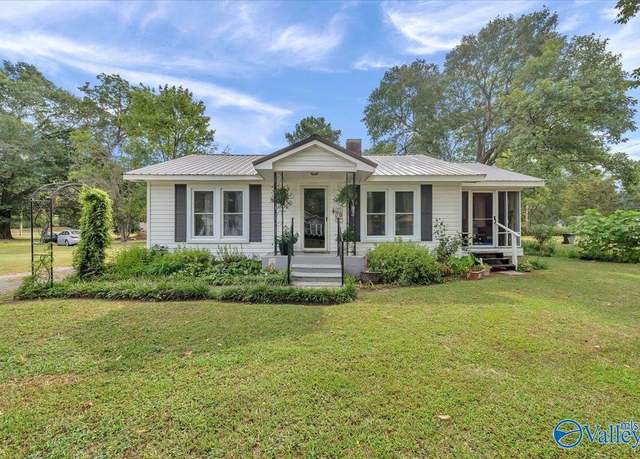 Property at 307 Larkin St, Scottsboro, AL 35768, 2 beds, 1 bath