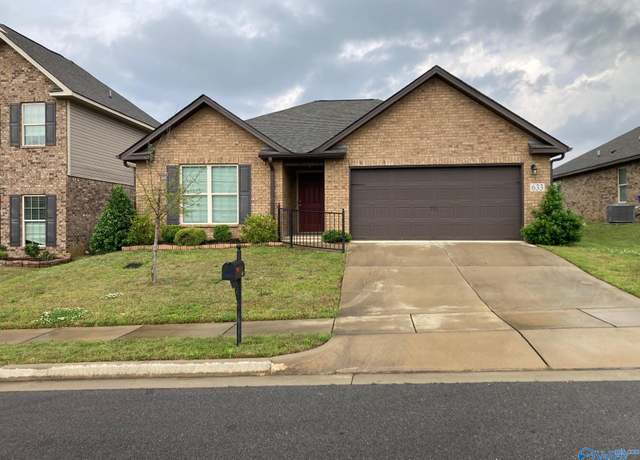 Property at 633 SW Magnolia Place Ln SW, Hartselle, AL 35640, 3 beds, 2 baths