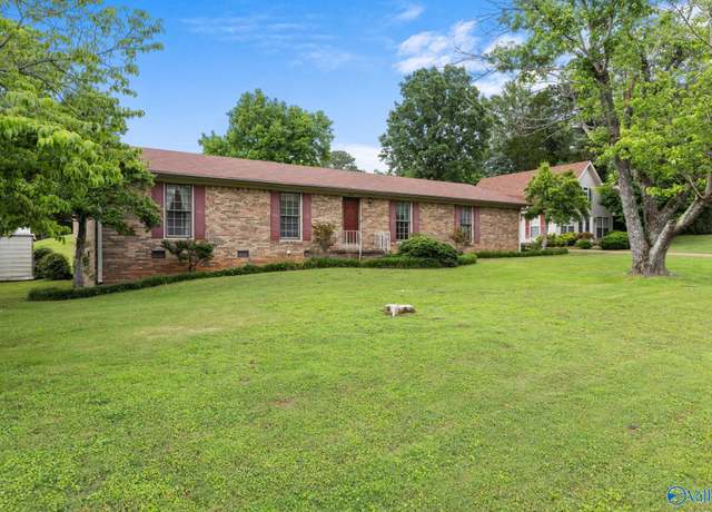 Property at 2016 Alpine Dr, Florence, AL 35630, 3 beds, 2 baths