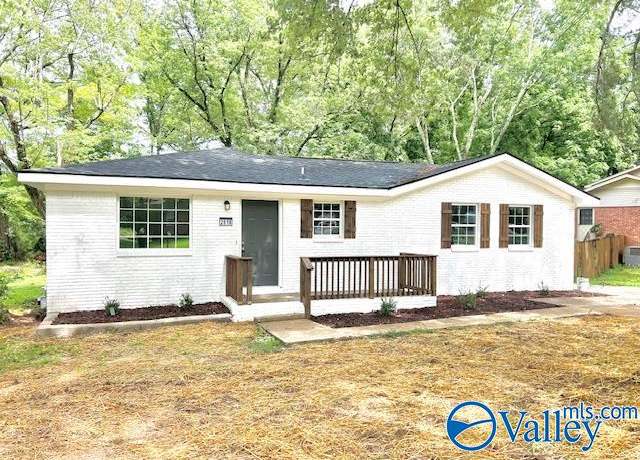 Property at 2618 NW Mountain Park Cir, Huntsville, AL 35810, 3 beds, 2 baths