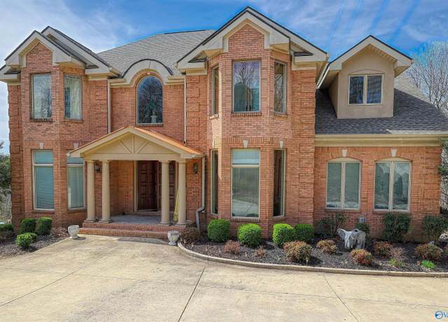 Property at 5 Saint Charles Rd, Huntsville, AL 35801, 5 beds, 5.5 baths