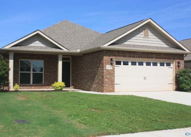 Property at 14709 Norfleet Dr, Athens, AL 35613, 4 beds, 2.5 baths