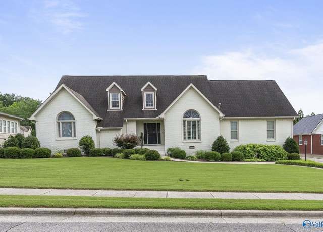Property at 1304 Old Carriage Ln SE, Huntsville, AL 35802, 4 beds, 3.5 baths