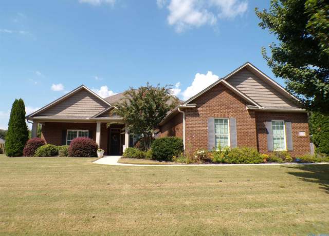 Property at 220 Poplar Gln, Huntsville, AL 35811, 4 beds, 3 baths
