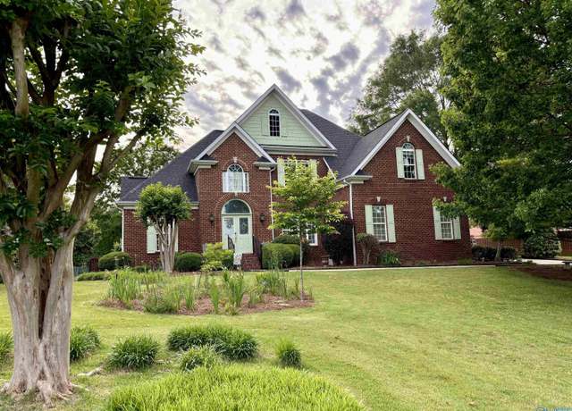 Property at 400 Meadow Wood Rd, Gadsden, AL 35901, 5 beds, 3 baths