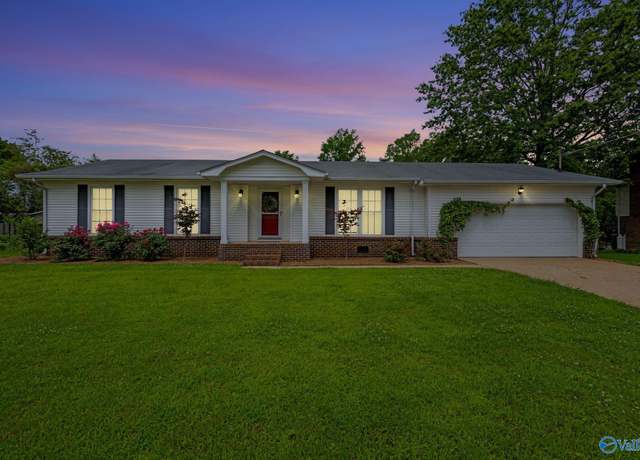 Property at 10307 Leicester Dr, Huntsville, AL 35803, 3 beds, 2 baths