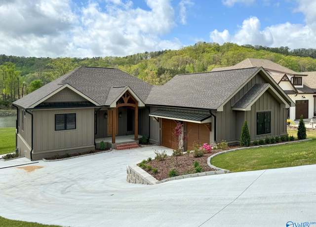 Property at 3787 Colonial Dr, Guntersville, AL 35976, 3 beds, 3.5 baths