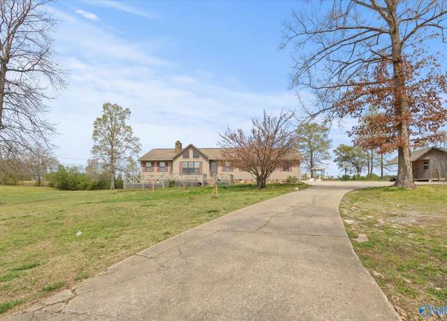 Property at 1667 Davis Rd, Albertville, AL 35951, 3 beds, 3 baths