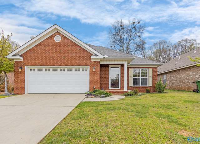 Property at 1240 Excalibur Dr SW, Decatur, AL 35603, 3 beds, 2 baths