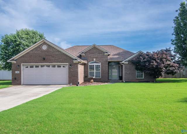 Property at 140 Cypress Dr, Decatur, AL 35603, 3 beds, 2 baths