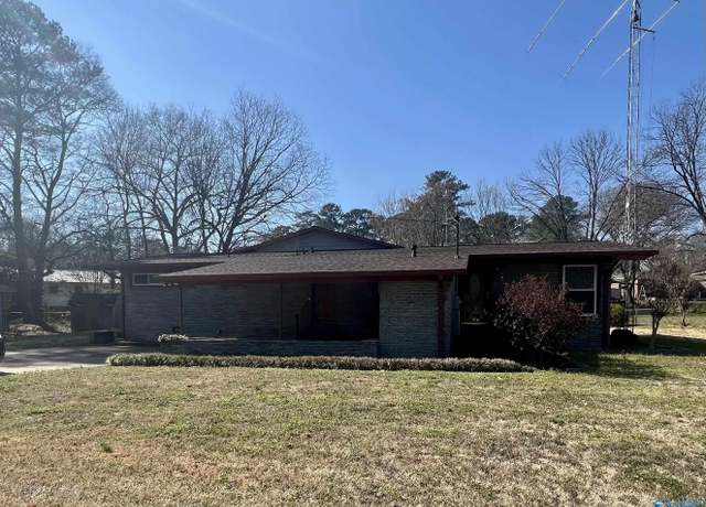 Property at 208 Tabor Rd, Gadsden, AL 35904, 3 beds, 2.5 baths