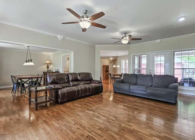 Property at 9568 Hawkins Dr, Athens, AL 35611, 3 beds, 2 baths