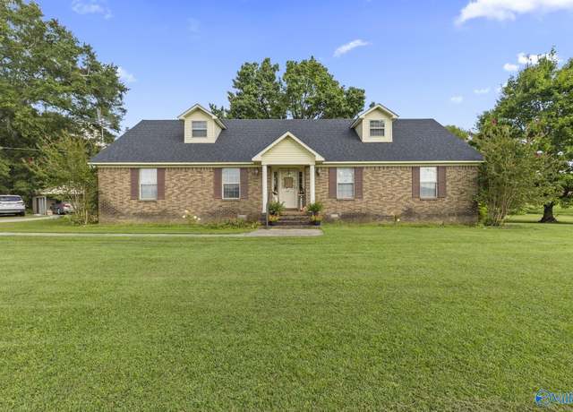 Property at 140 Sardis Dr, Boaz, AL 35956, 4 beds, 2 baths