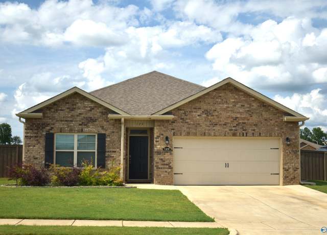 Property at 129 Blackburn Trce, Huntsville, AL 35811, 4 beds, 2 baths