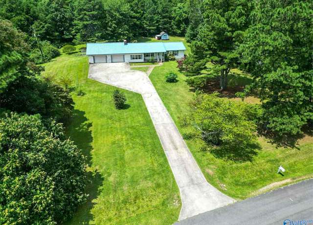 Property at 620 E Lookout Ter E, Ft Payne, AL 35967, 4 beds, 3 baths