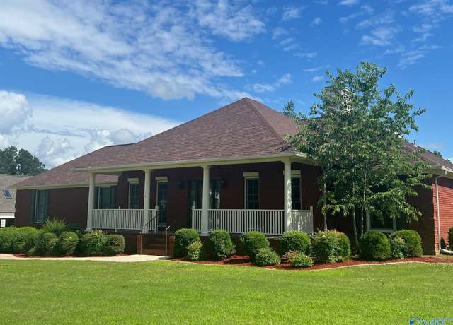 Property at 22240 Choctaw Ln, Athens, AL 35613, 4 beds, 2.5 baths
