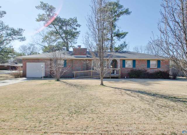 Property at 701 Meadowview St, Athens, AL 35611, 4 beds, 1.5 baths