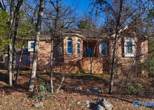 Property at 9039 Sugar Tree Trl, Huntsville, AL 35802, 3 beds, 2.5 baths