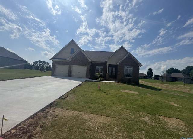 Property at 215 Dogwood Dr, Rogersville, AL 35652, 3 beds, 2 baths