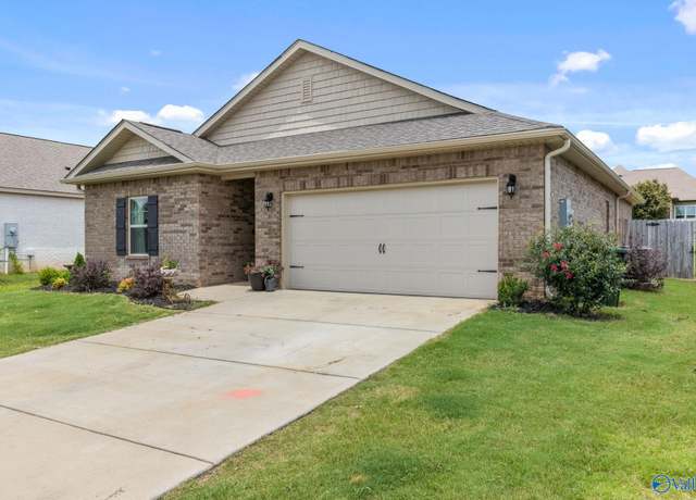 Property at 14317 Leadenhall Ln, Athens, AL 35613, 3 beds, 2 baths