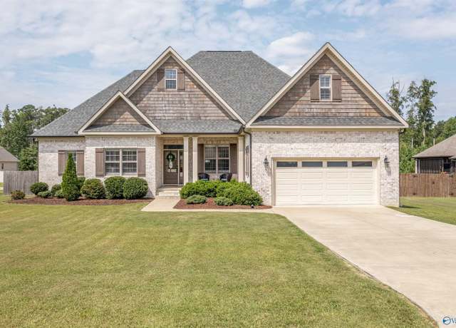 Property at 120 Cottonwood Cir, Gadsden, AL 35901, 5 beds, 3 baths