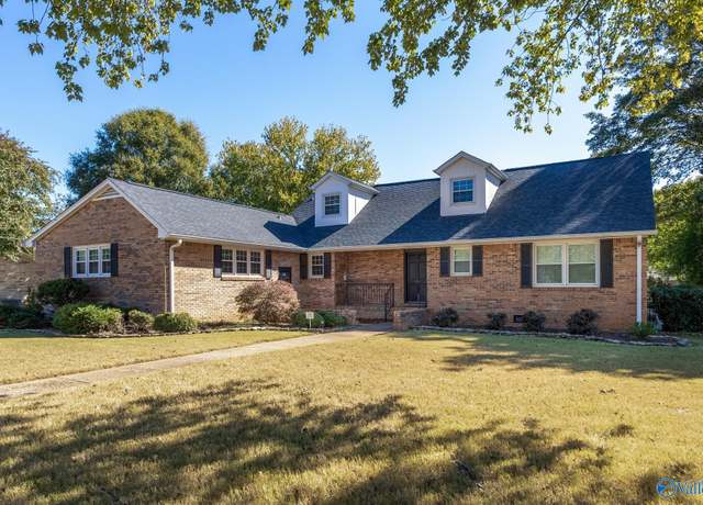 Property at 407 Zandale Dr SW, Huntsville, AL 35801, 4 beds, 2.5 baths