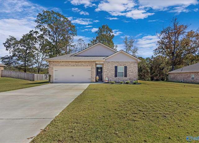Property at 518 Wolf Trce, Hartselle, AL 35640, 4 beds, 2 baths