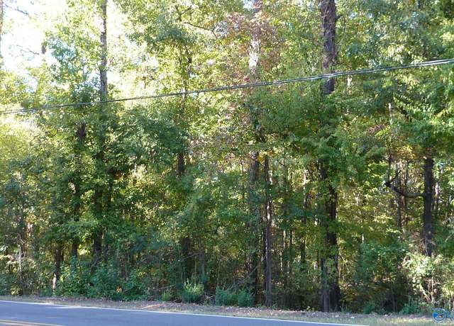 Property at 1 Vestavia Dr SW, Decatur, AL 35603