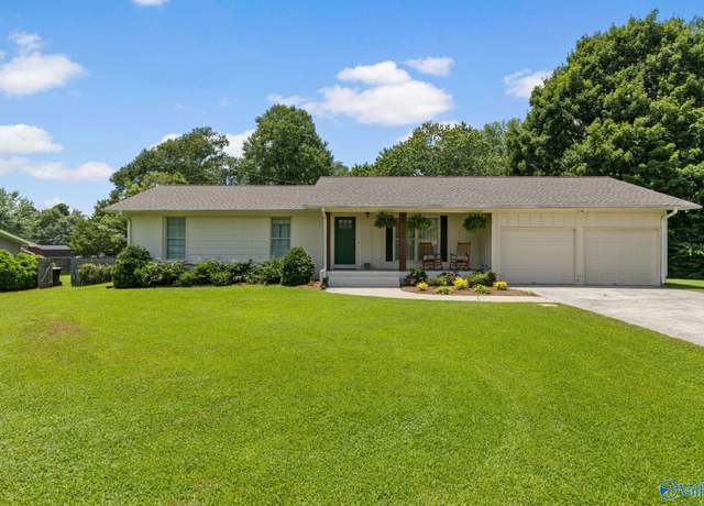 Property at 1422 NE Longbrook Dr, Cullman, AL 35055, 3 beds, 2 baths