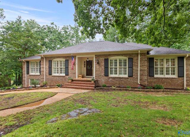 Property at 821 Baylor Dr, Huntsville, AL 35802, 5 beds, 3 baths