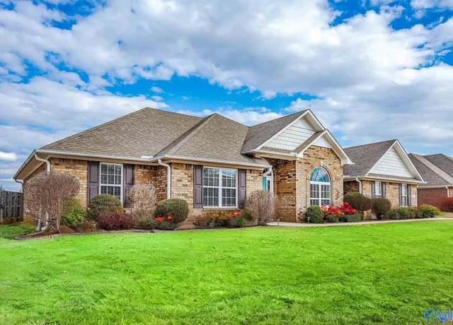 Property at 13140 Summerfield Dr, Athens, AL 35613, 4 beds, 2.5 baths