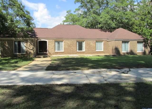 Property at 488 Woodside St, Childersburg, AL 35044, 4 beds, 2.5 baths